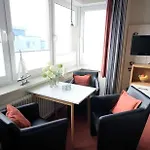 Kleine-Ferienwohnung-6-Strandnah-Und-Mit-Meerblick-Im-Haus-Seeluft-Duhnen