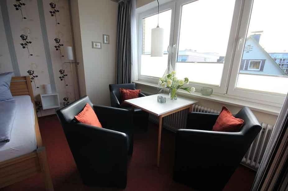 Kleine-ferienwohnung-6-strandnah-und-mit-meerblick-im-haus-seeluft-duhnen